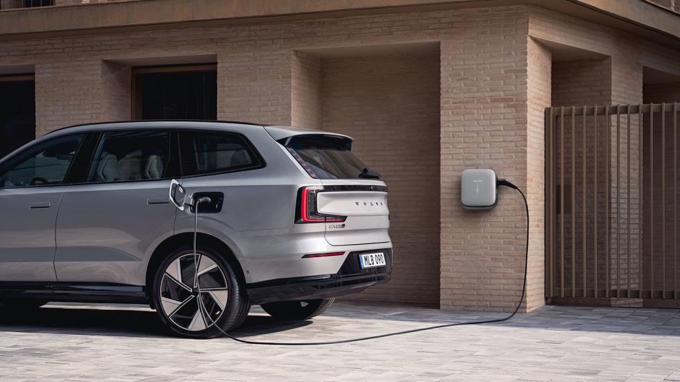 Πρεμιέρα για το αναβαθμισμένο Volvo EX90